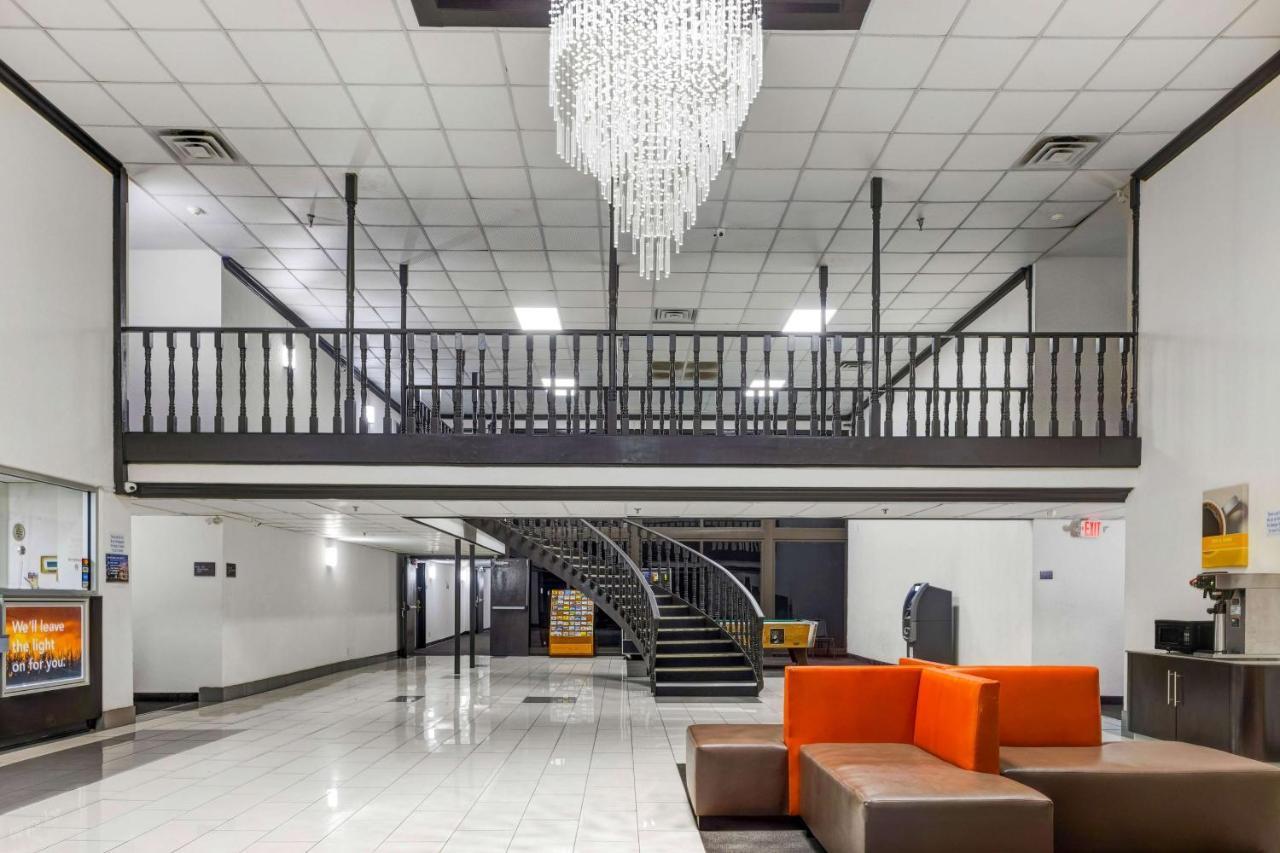 6 In Hotel Indianapolis